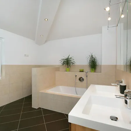 بيت للعطل Plushy Holiday In With Sauna Terrace Garden *